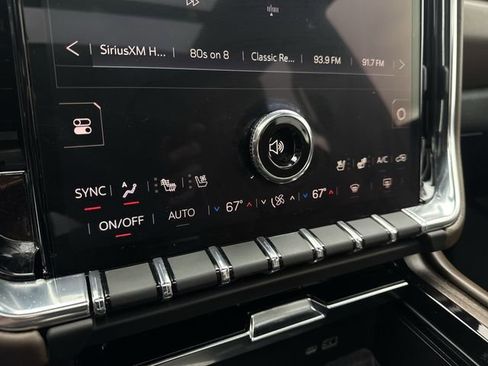 Certified 2025 GMC Yukon Denali Ultimate w/ LPO, Floor Liner Package AWD/4WD image 36