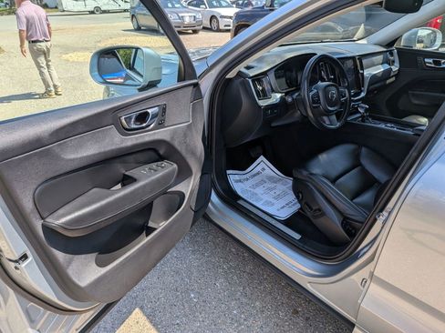 Used 2018 Volvo XC60 T6 Momentum w/ Convenience Package AWD/4WD image 27