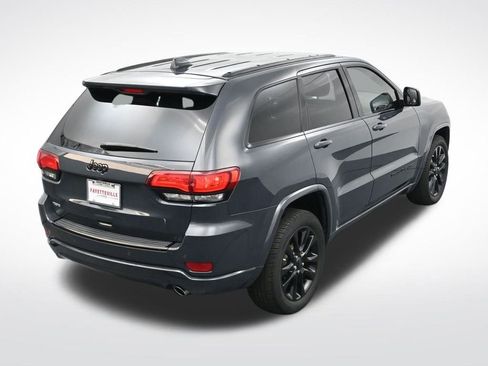 Used 2018 Jeep Grand Cherokee Altitude image 25
