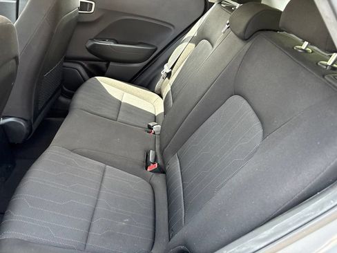 Used 2020 Hyundai Venue SE FWD image 9