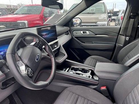 Used 2025 Ford Explorer ST-Line w/ ST-Line Street Pack AWD/4WD image 12