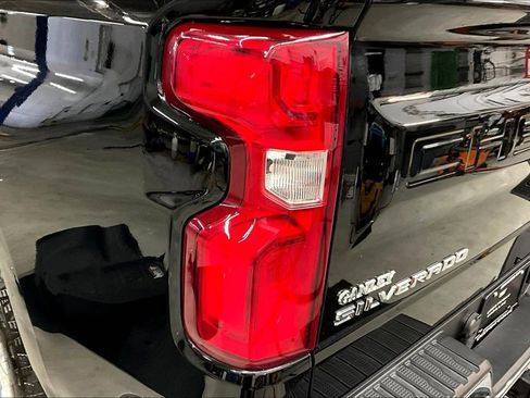 Used 2020 Chevrolet Silverado 1500 LTZ AWD/4WD image 24