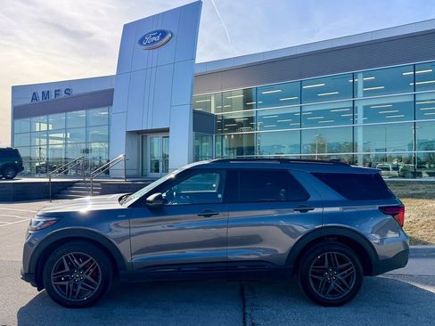 Certified 2025 Ford Explorer ST-Line w/ ST-Line Street Pack image 3