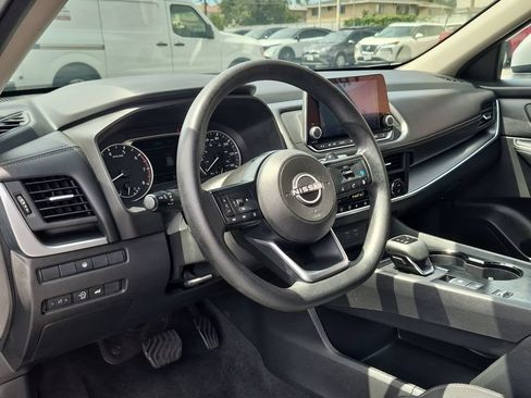 Certified 2024 Nissan Rogue SV FWD image 14