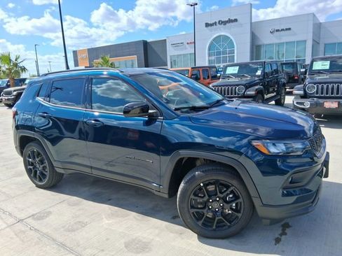 New 2026 Jeep Compass Latitude image 1