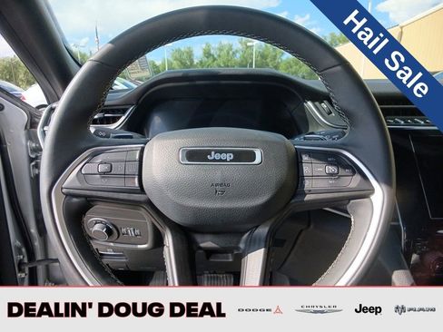 Used 2023 Jeep Grand Cherokee Altitude image 15