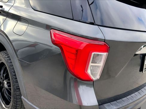 Used 2020 Ford Explorer XLT w/ Equipment Group 202A AWD/4WD image 28