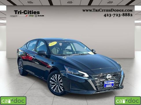 Used 2025 Nissan Altima 2.5 SV FWD image 1