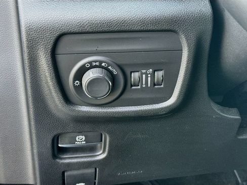 Used 2023 Jeep Grand Cherokee L Laredo AWD/4WD image 11