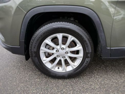 Used 2019 Jeep Cherokee Latitude w/ Popular Appearance Group AWD/4WD image 18