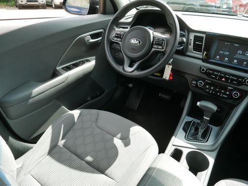 Used 2018 Kia Niro FE FWD image 9