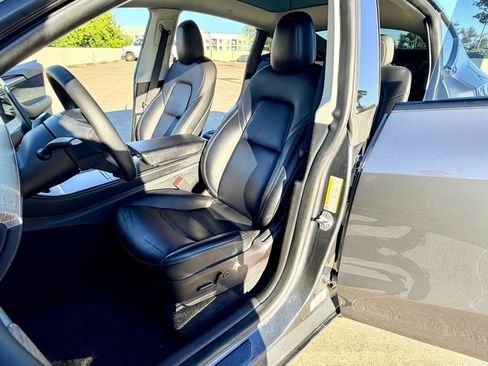 Used 2023 Tesla Model Y AWD image 16