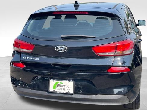 Used 2018 Hyundai Elantra GT FWD image 5