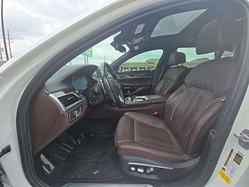 Used 2017 BMW 750i RWD image 4