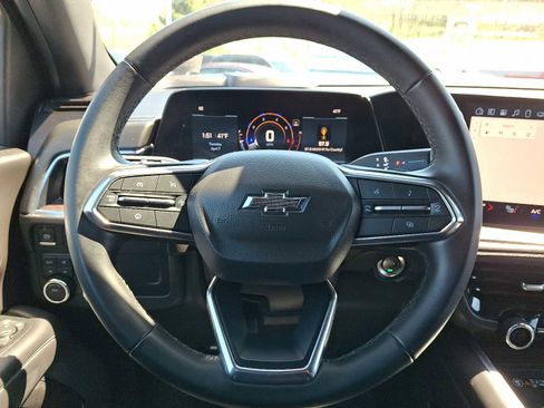 Used 2025 Chevrolet Suburban Z71 AWD/4WD image 18