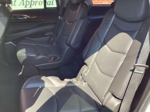 Used 2019 Cadillac Escalade Luxury image 11
