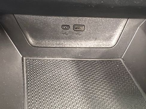 Used 2025 Chevrolet Equinox LT image 28