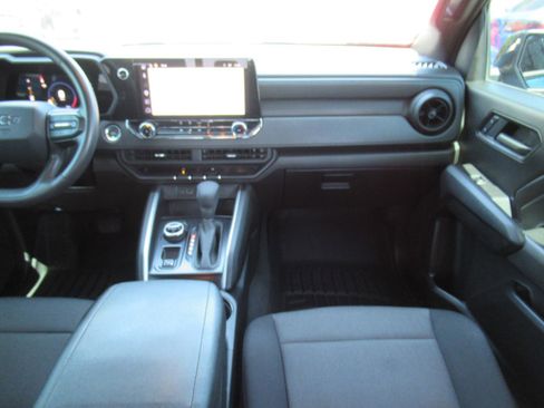 Used 2023 Chevrolet Colorado Trail Boss w/ LPO, Dark Essentials Package AWD/4WD image 15