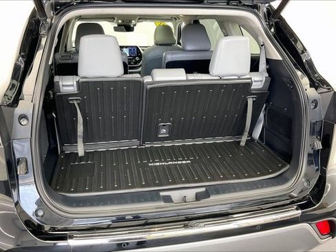 Used 2021 Toyota Highlander Platinum image 28