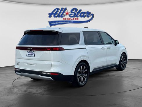 Used 2024 Kia Carnival EX FWD image 5
