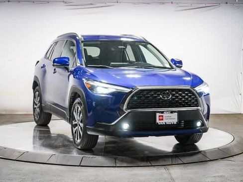 Certified 2024 Toyota Corolla Cross XLE image 6