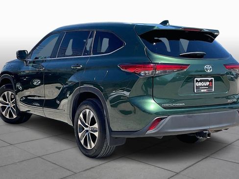 Used 2023 Toyota Highlander XLE image 12