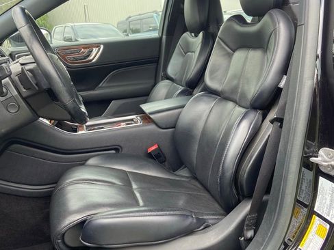 Used 2019 Lincoln Continental Reserve FWD image 11