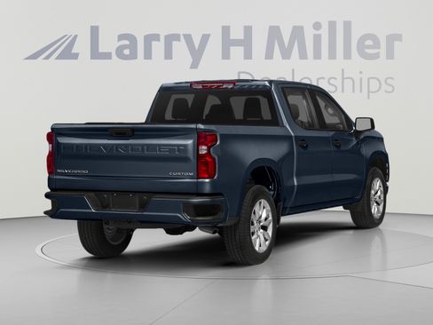Used 2022 Chevrolet Silverado 1500 Custom w/ Safety Confidence Package AWD/4WD image 2