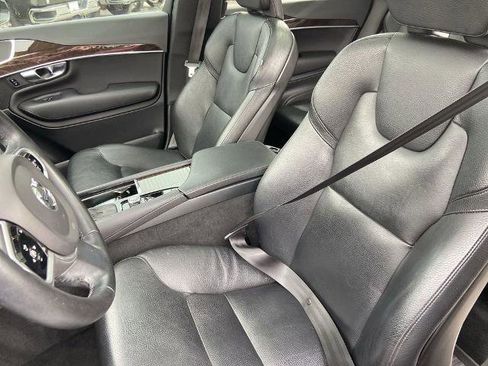 Used 2019 Volvo XC90 T6 Momentum w/ Protection Package Premier image 16