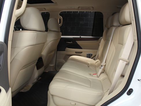 Used 2021 Lexus LX 570 4WD w/ Luxury Package image 42