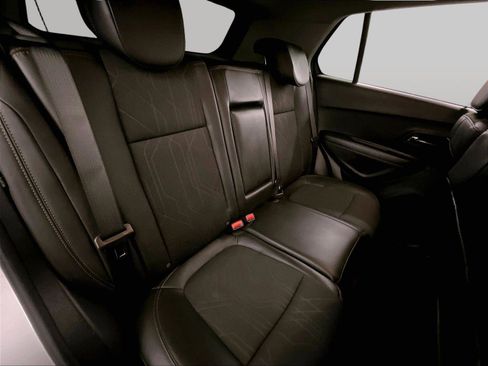 Used 2022 Chevrolet Trax LT w/ LT Convenience Package image 26