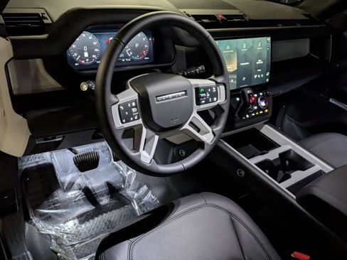 New 2026 Land Rover Defender 110 X-Dynamic SE AWD/4WD image 16