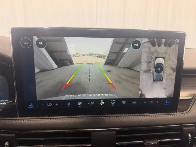 Used 2024 Lincoln Corsair AWD w/ Equipment Group 101A image 18