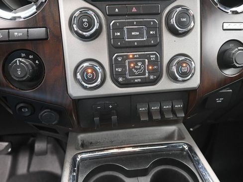 Used 2016 Ford F250 Lariat w/ Lariat Ultimate Package AWD/4WD image 29