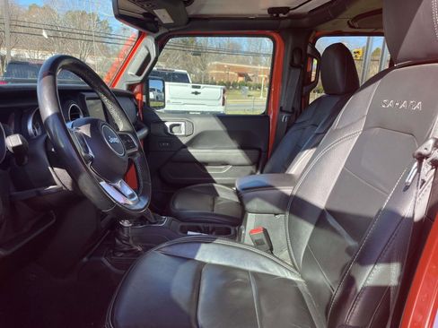 Used 2019 Jeep Wrangler Unlimited Sahara image 16