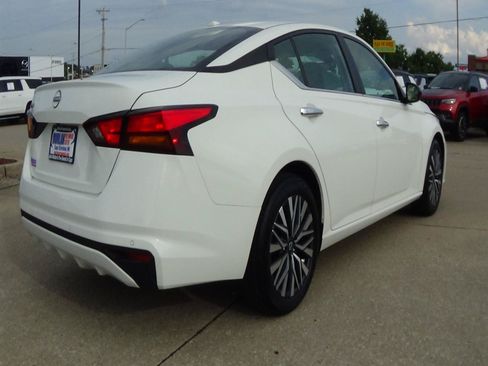 Used 2025 Nissan Altima 2.5 SV FWD image 6
