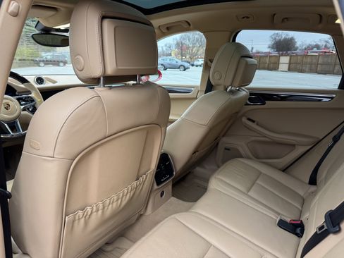 Used 2017 Porsche Macan S image 33