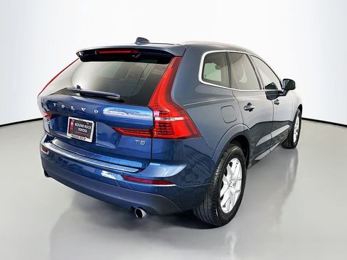Used 2021 Volvo XC60 T5 Momentum w/ Premium Package image 5