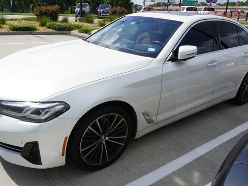 Used 2023 BMW 540i w/ Premium Package image 5