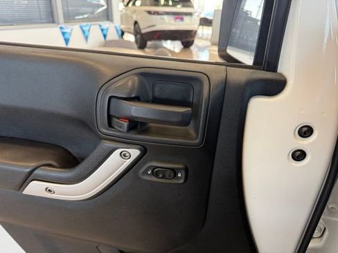 Used 2014 Jeep Wrangler Unlimited Sahara w/ Connectivity Group AWD/4WD image 18