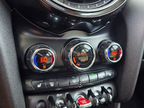 Used 2018 MINI Cooper 2-Door Hardtop w/ Cold Weather Package image 27