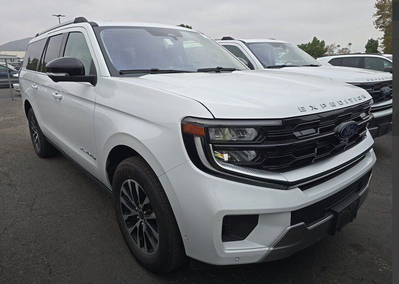 Used 2025 Ford Expedition Max Platinum AWD/4WD image 2
