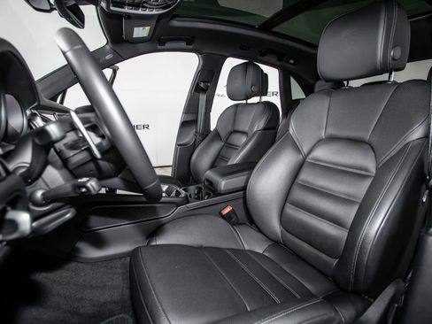 Used 2025 Porsche Macan AWD/4WD image 13