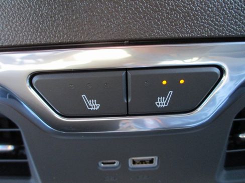 New 2026 GMC Sierra 3500 SLT w/ SLT Premium Package image 10