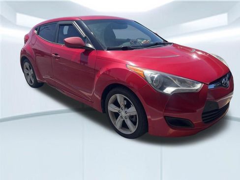 Used 2013 Hyundai Veloster image 2