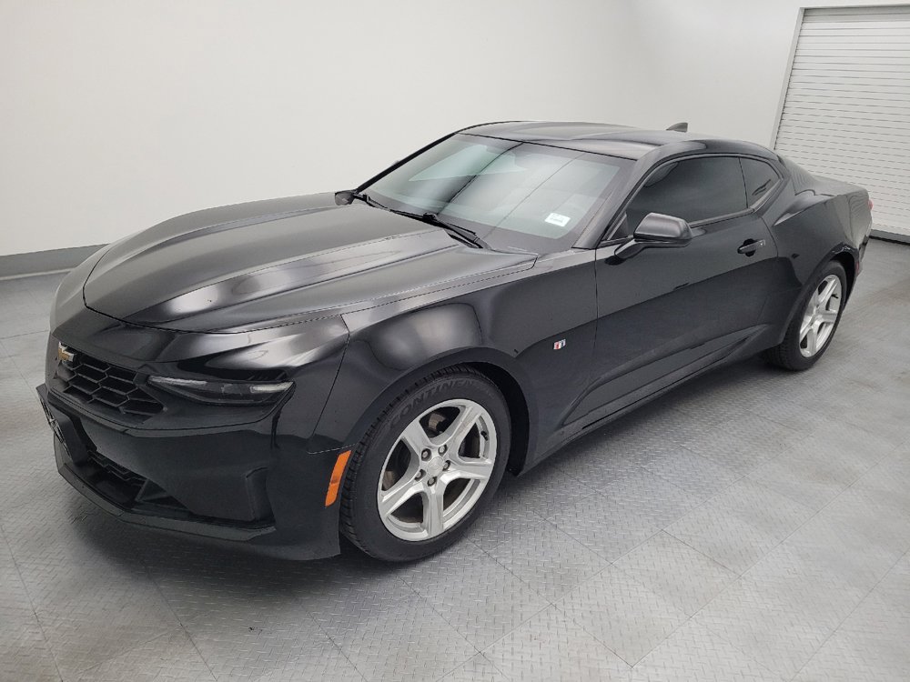 Used 2019 Chevrolet Camaro LT RWD image 2