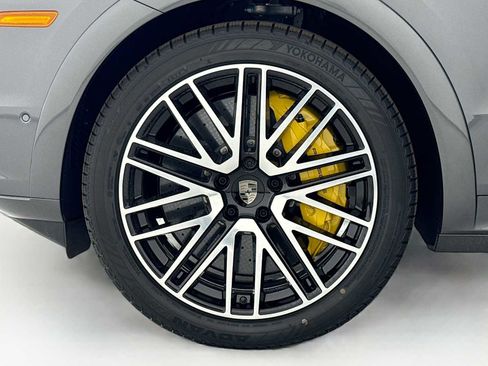 New 2025 Porsche Cayenne Turbo image 33