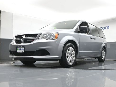 Used 2019 Dodge Grand Caravan SE FWD image 6