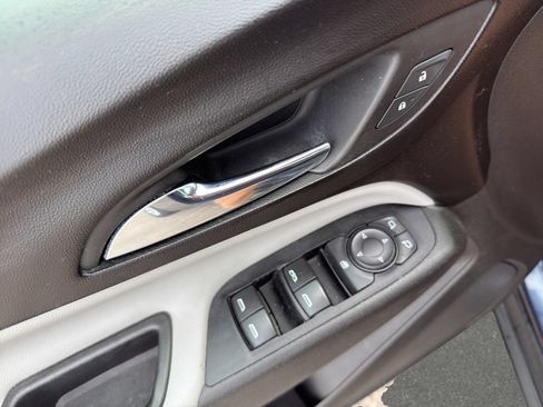 Used 2019 Chevrolet Equinox LS FWD image 12