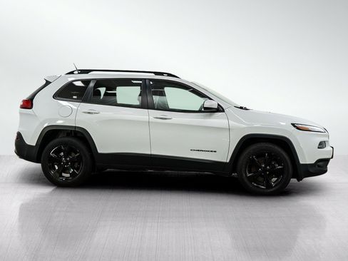 Used 2015 Jeep Cherokee Latitude w/ Cold Weather Group AWD/4WD image 6